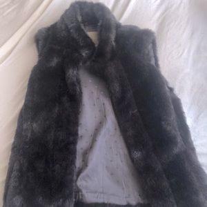Banana republic short grey faux fur vest